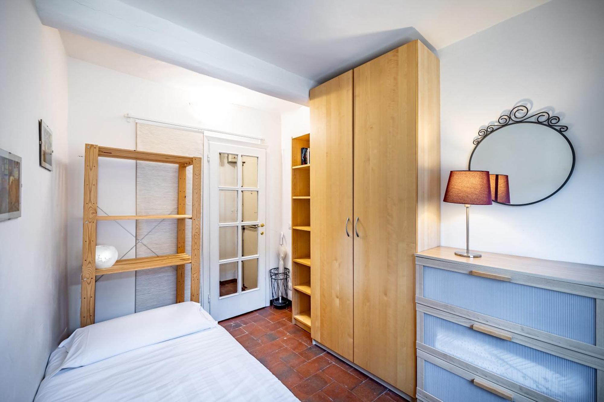 Apartment Roommo Viola Florenz