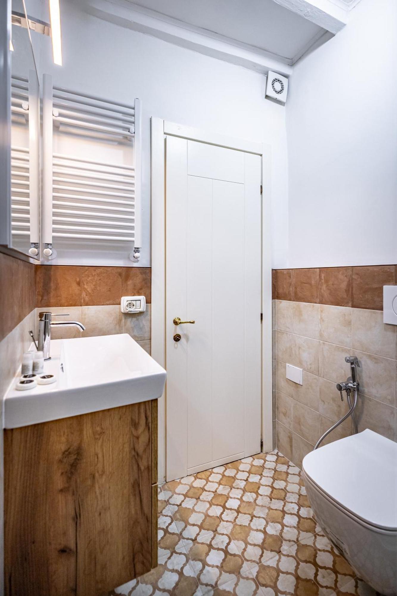 Roommo Viola Apartment