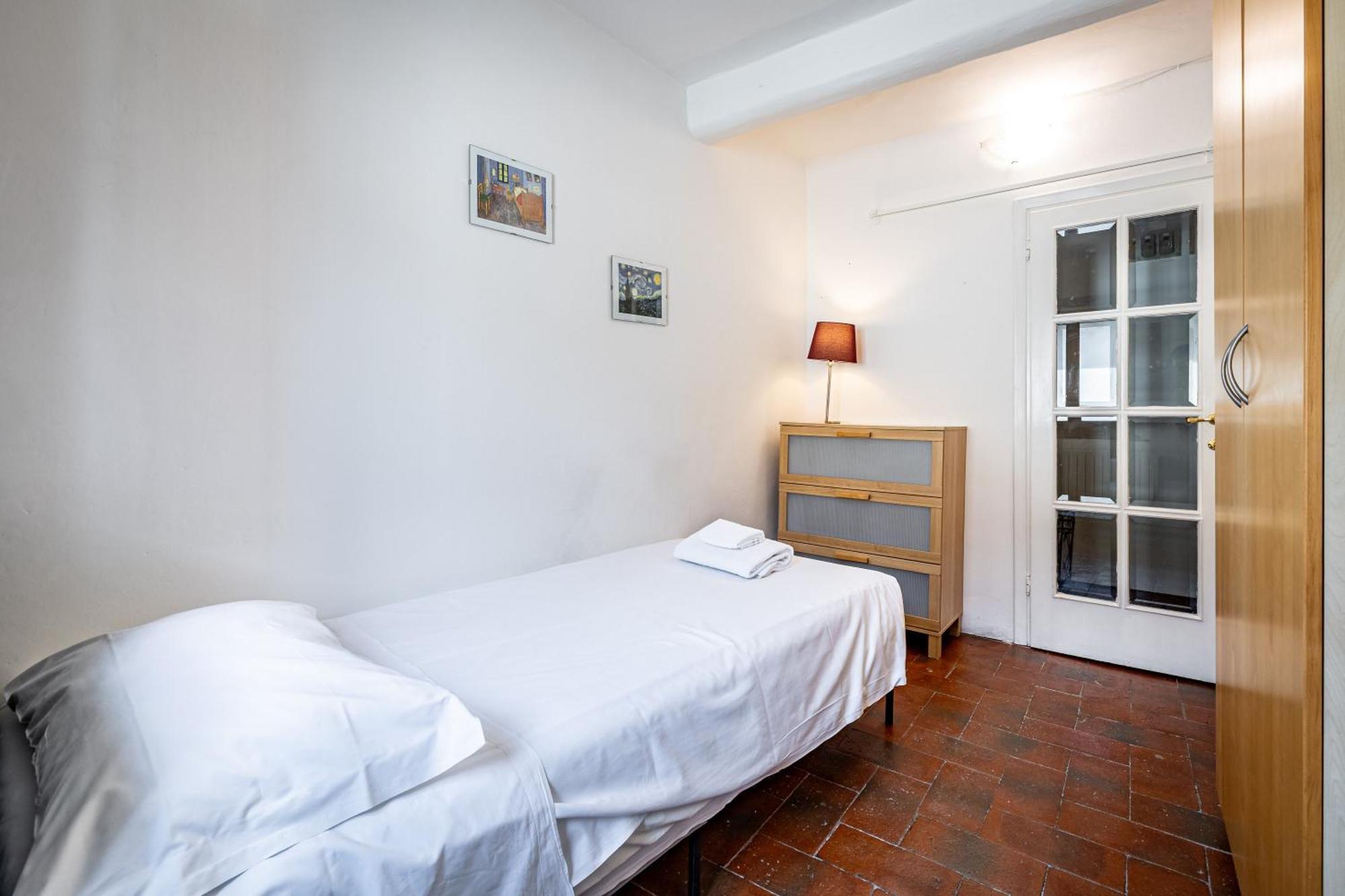 Apartment Roommo Viola Florenz